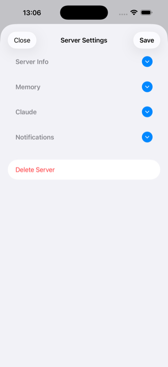 Layar pengaturan server. Empat bagian akordeon untuk Info Server, Memori, Claude, dan Notifikasi, masing-masing dengan tombol biru perluas/kecilkan di sebelah kanan